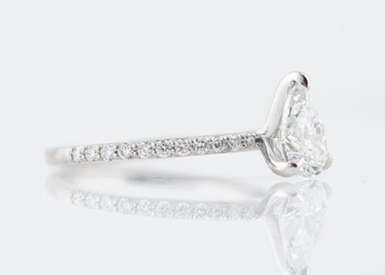 白いGold Real Diamond Jewellery Ring 1.33ct Pear Cut PS 6×8mm For Engagement