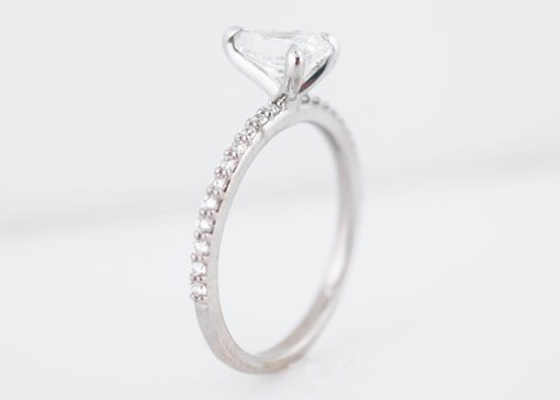 白いGold Real Diamond Jewellery Ring 1.33ct Pear Cut PS 6×8mm For Engagement