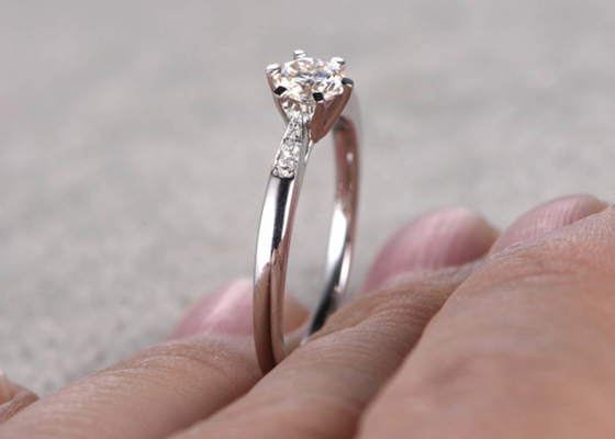 Daily Wearのための5mm Moissanite Real Diamond JewelleryリングWhite Gold Material ODM