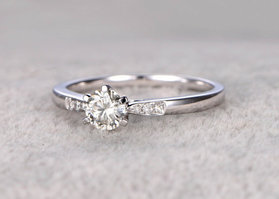 Daily Wearのための5mm Moissanite Real Diamond JewelleryリングWhite Gold Material ODM