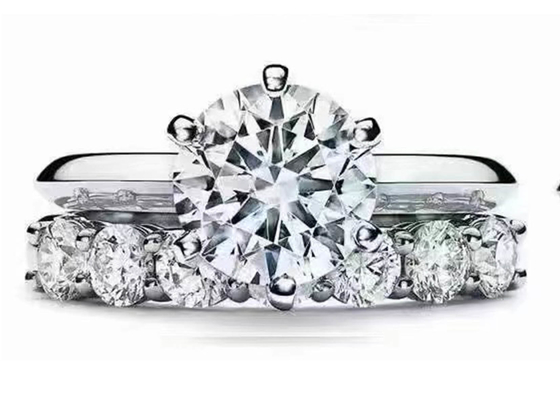 8pcs Diamonds ODMを持つ5mm Round Cut 18k White Gold Engagement Ring Setting