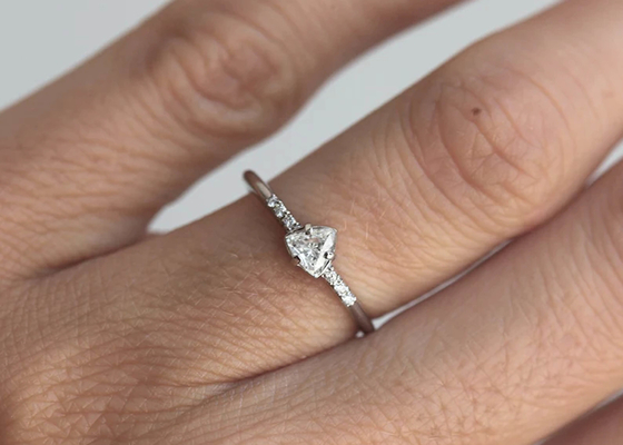 4×4mm Triangle Stone ODMとのReal Diamond Jewellery Ringを作りなさい