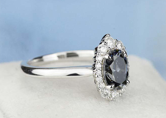 3カラットのOval Lab Grown Moissanite Ring Dark Grey色8×10MMのサイズ