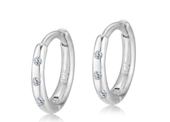 0.06ct Diamond Huggie Hoop Earrings 8mm 7mm 6mmのサイズ1.3-1.5g Weight