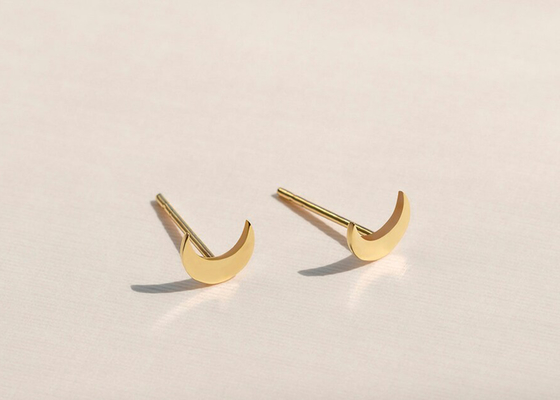 Shape三日月形の9K Gold Earrings 6MM Dimension ODM For Party Gift