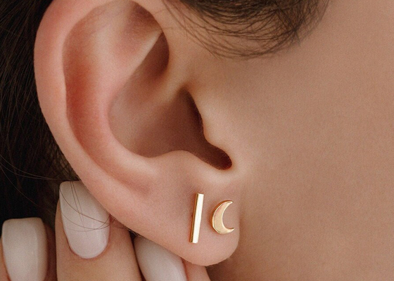 Shape三日月形の9K Gold Earrings 6MM Dimension ODM For Party Gift