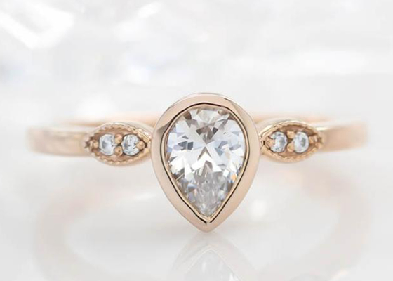 0.77carat 10k Gold Moissanite Ring、Gold Solitaire Engagement Ring 5×7mm Dimension