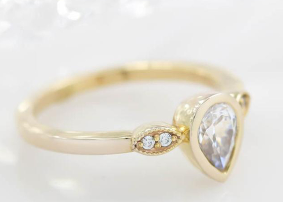 0.77carat 10k Gold Moissanite Ring、Gold Solitaire Engagement Ring 5×7mm Dimension