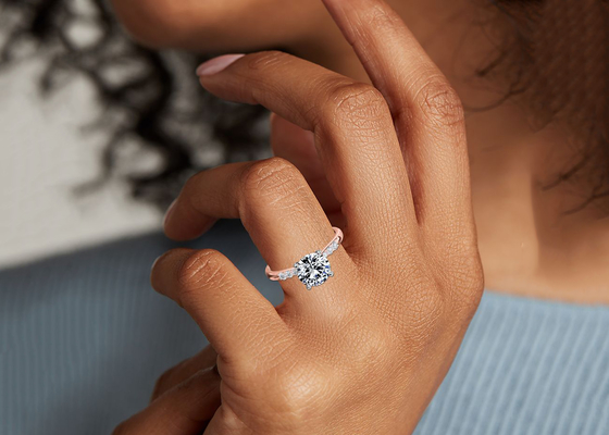 爪Setting 9K Silver Ring With 3.6ct Round Cut Lab Diamond