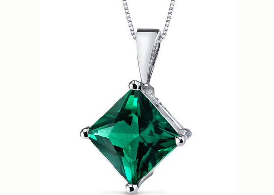 2.2ct Natural Emerald Pendant Necklace Princess Cut 7×7mmのサイズ