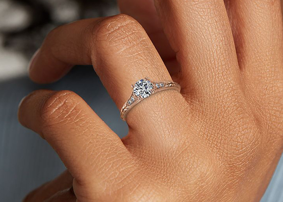 Weddingのための14K Roose Gold Lab Grown Moissanite Ring Dia RD6mm 0.8ct