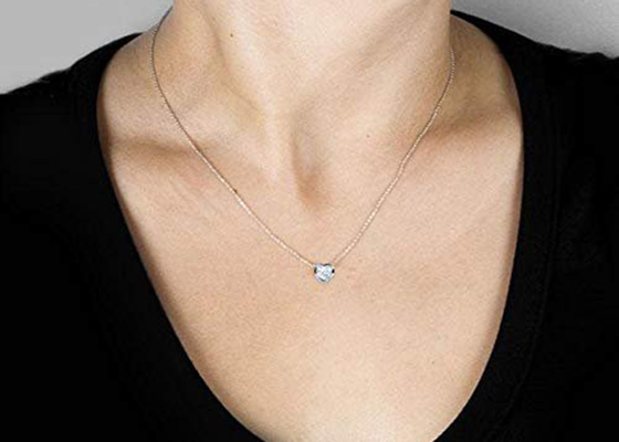 6x6mm Moissaniteの16inch 14K Gold Necklaces Heartの斜面様式