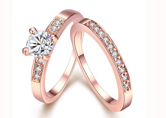 0.44CT 5mm StoneのOEMローズGold Engagement And Wedding Ring Set