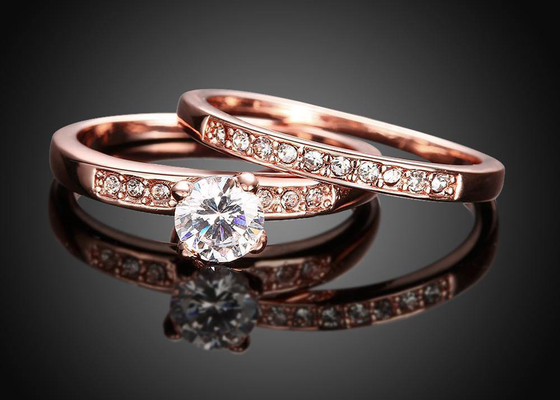0.44CT 5mm StoneのOEMローズGold Engagement And Wedding Ring Set
